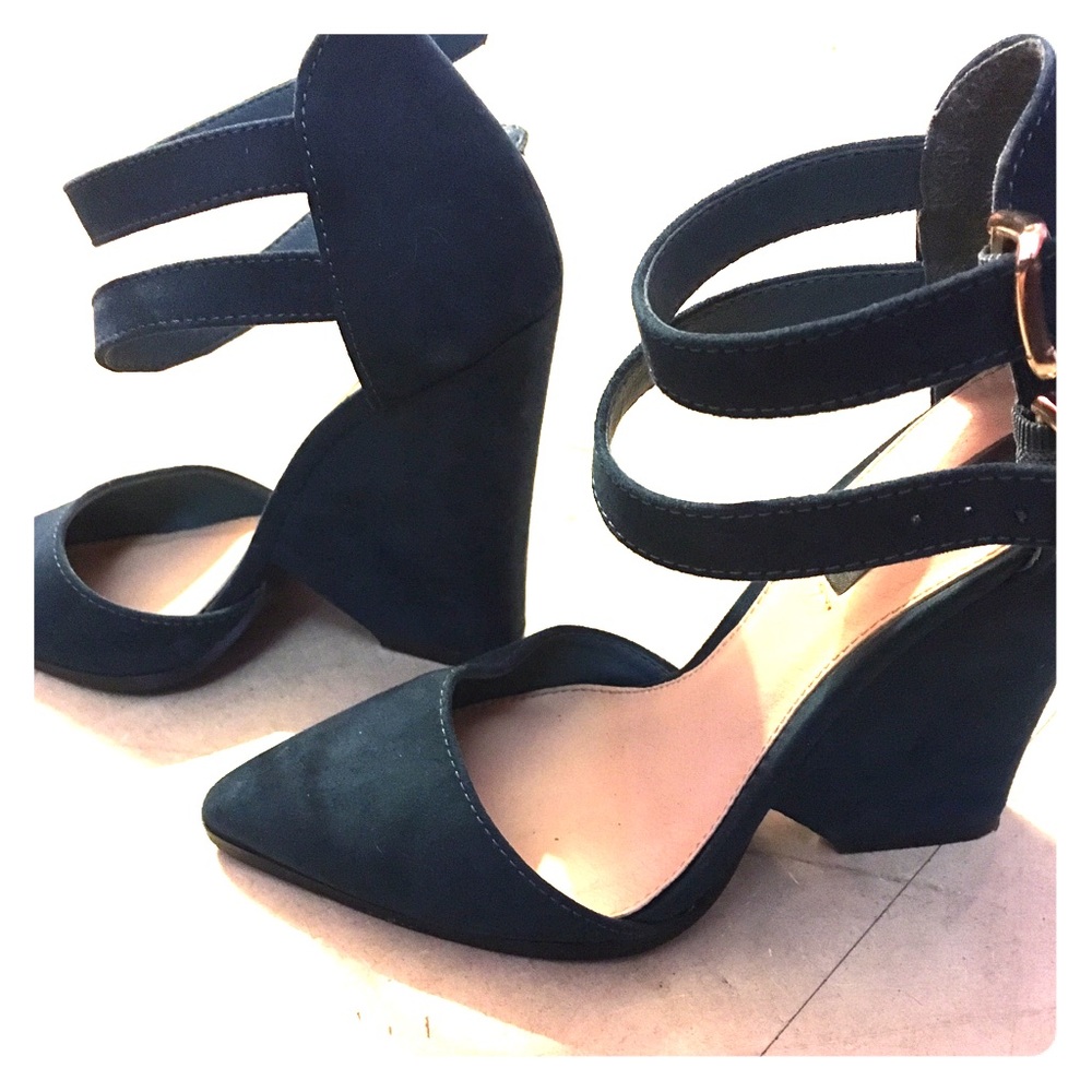 Teal shoes size 6
