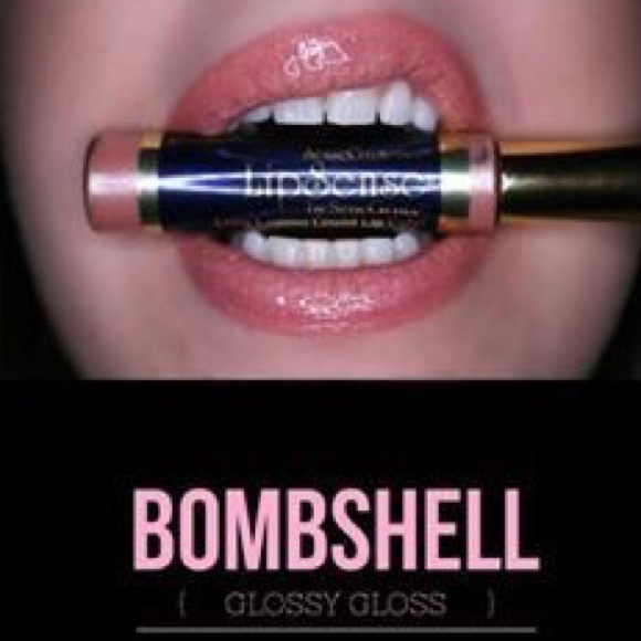 Bombshell LipSense 👄 Color - Picture 2 of 2