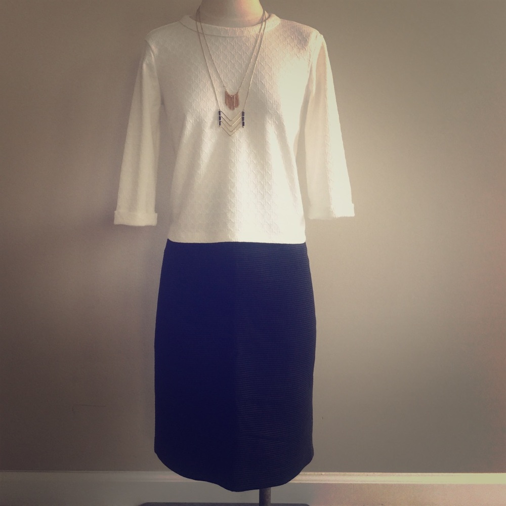 🔥hot sale till 4/16/17! Victoria's Secret skirt