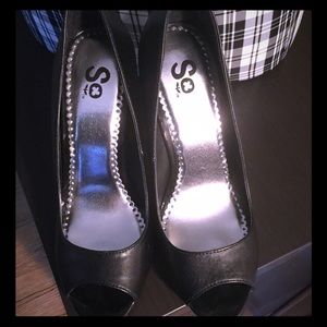Black heels size 8.5