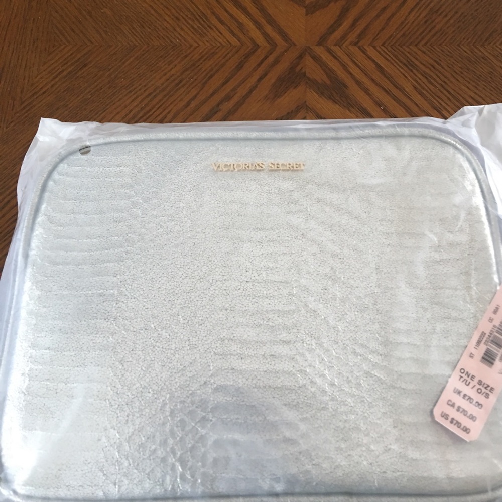 Victoria's Secret cross body in silver