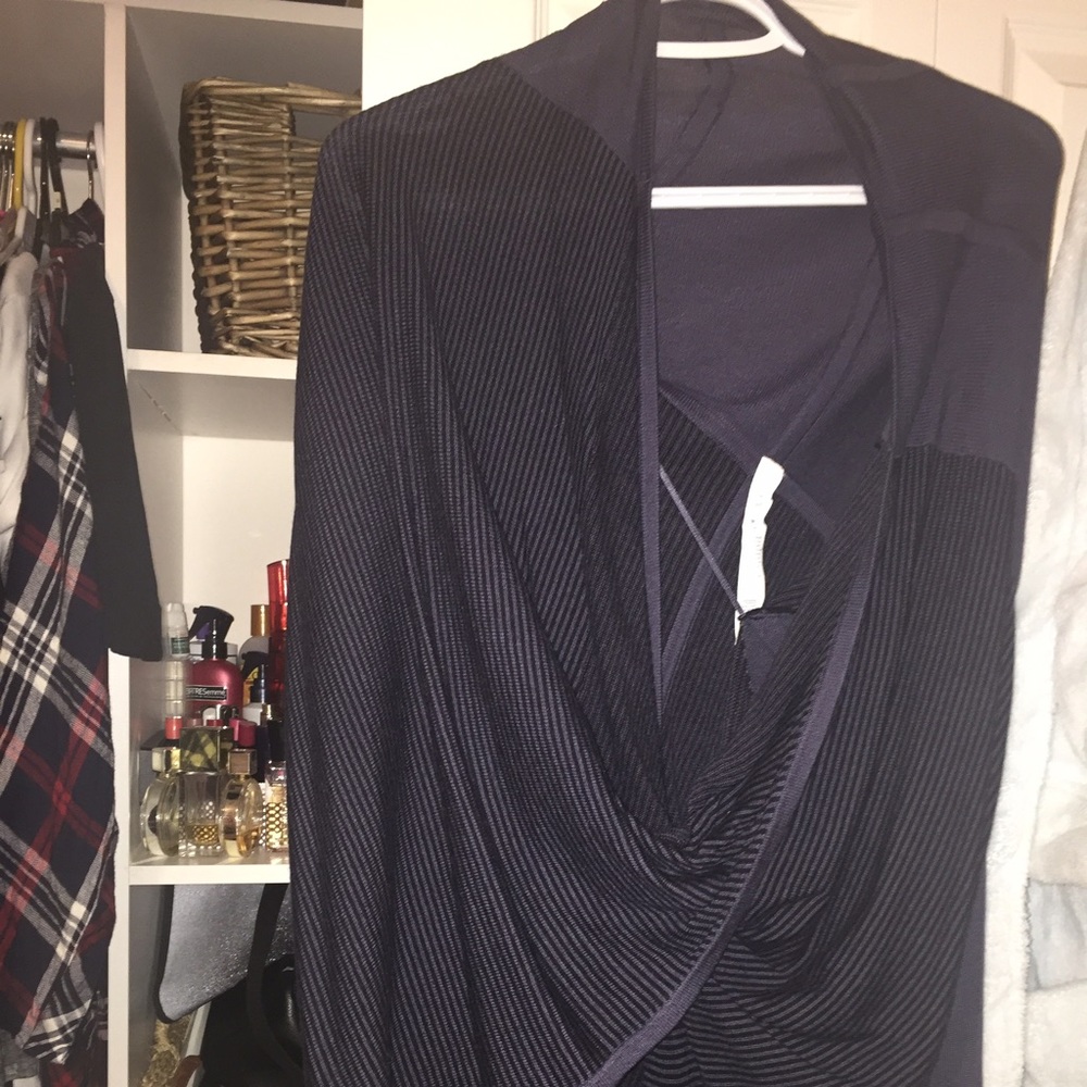 Lulu lemon pull over