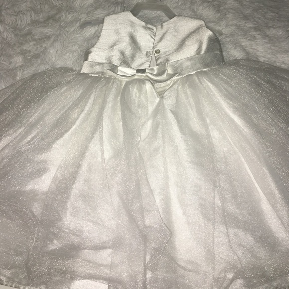 White dress - Picture 3 of 3