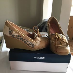 BRAND NEW never worn sperry wedges
