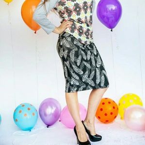 🌟PRICE DROP🌟 LuLaRoe Cassie Pencil Skirt sz L
