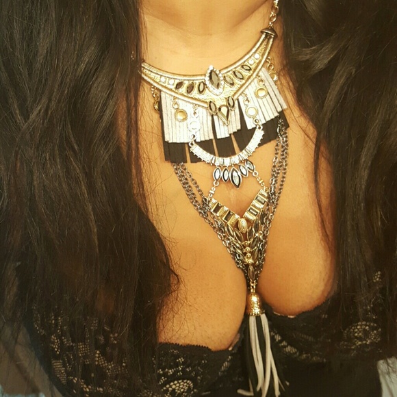 Gold necklace with silver and black suede fringe - Picture 2 of 3