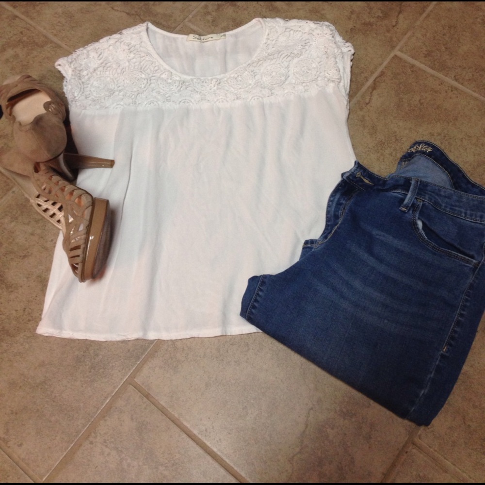 Cute white top