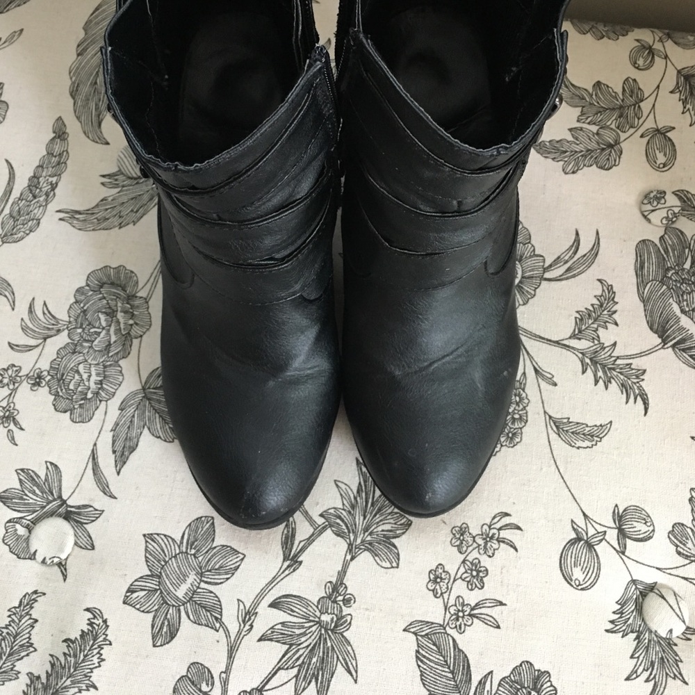 Black booties - Picture 2 of 4