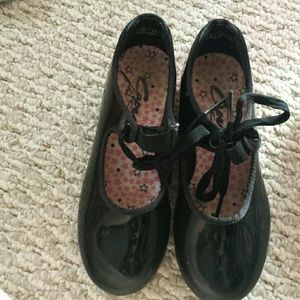 Black capezio tap shoes
