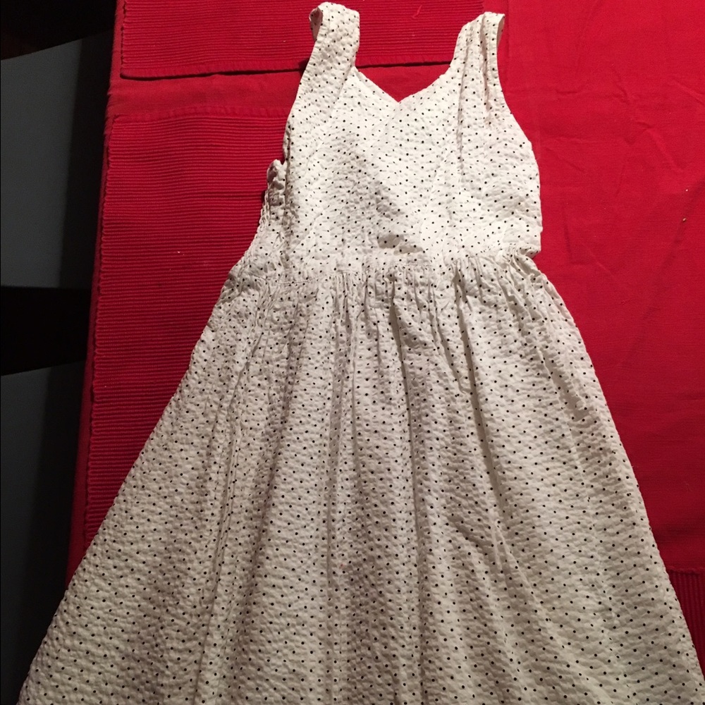 Girl's white dress
