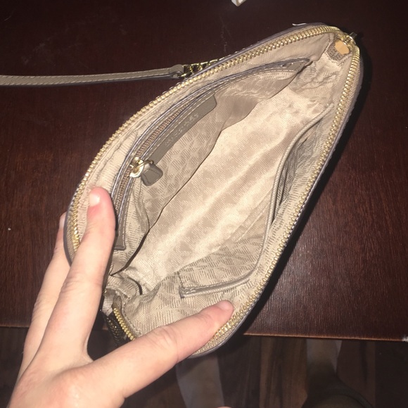 michael kors satchel - Picture 2 of 3