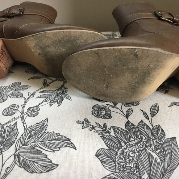 Brown booties - Picture 2 of 3