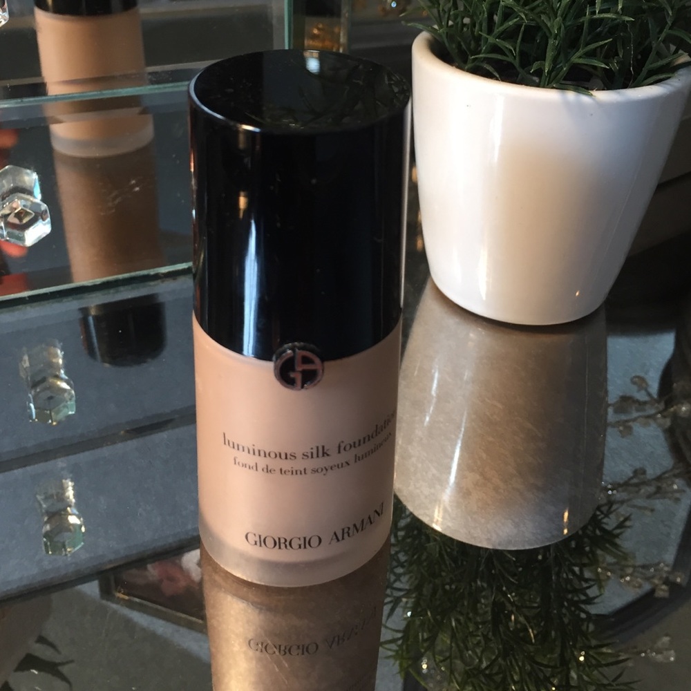 Giorgio Armani Luminous Silk Foundation in 5.5