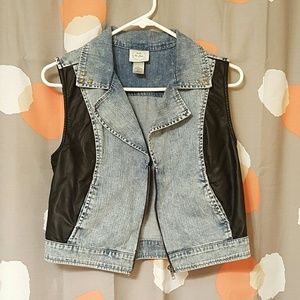 Jean vest w/ Faux leather detail