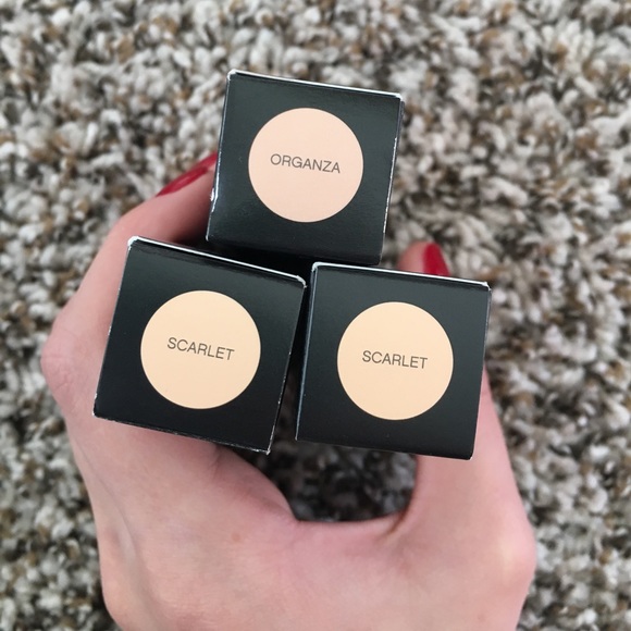 Younique concealer - Picture 2 of 2