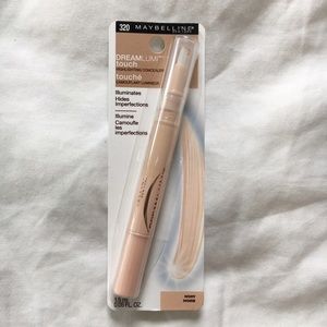 Maybelline Makeup - Set Of Maybelline Foundation & Highlighter 'Ivory' Maybelline Makeup - Set Of Maybelline Foundation & Highlighter 'Ivory'