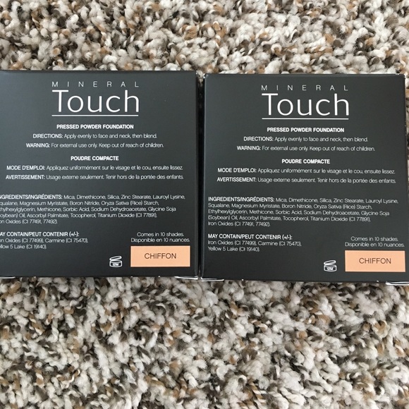 Younique pressed powder foundation - Picture 2 of 3