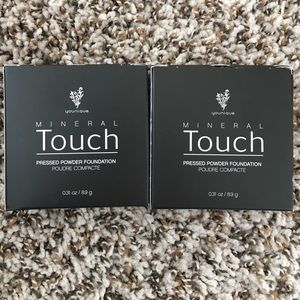 Younique pressed powder foundation