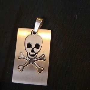 Skull charm
