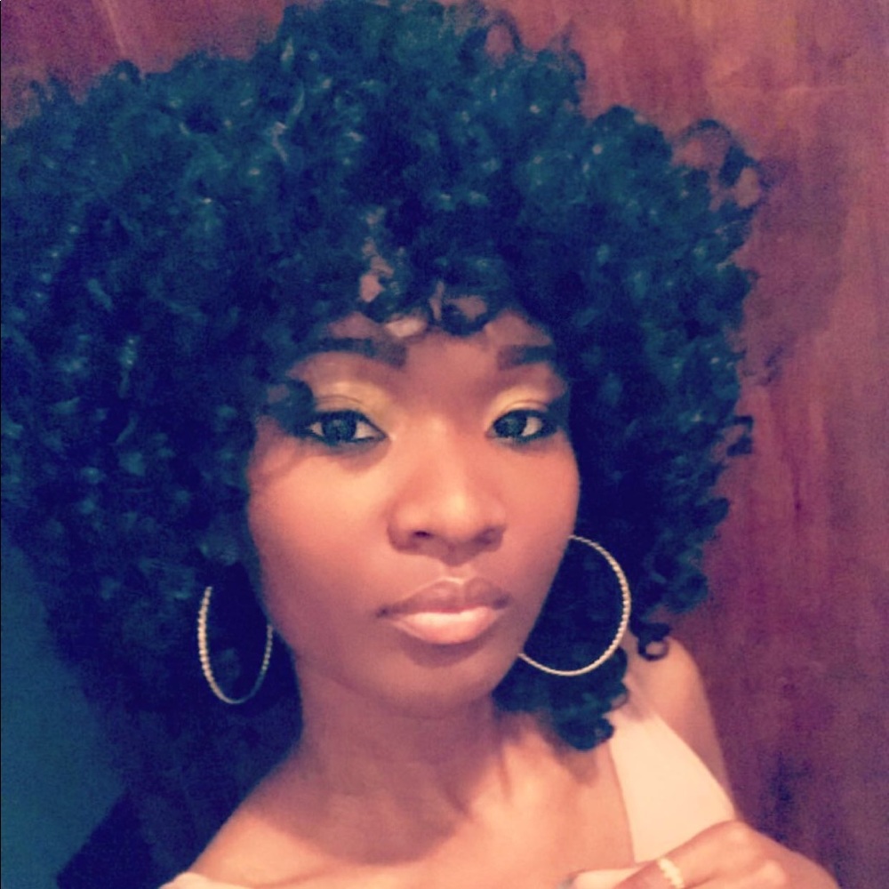 Meet your Posher, Abria
