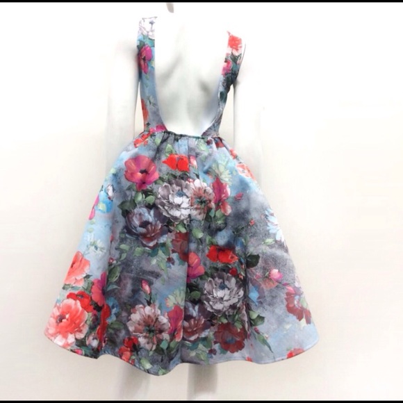 ⬇️ $56 FLORAL BACKLESS HI/LOW CRINOLINE DRESS - Picture 3 of 5