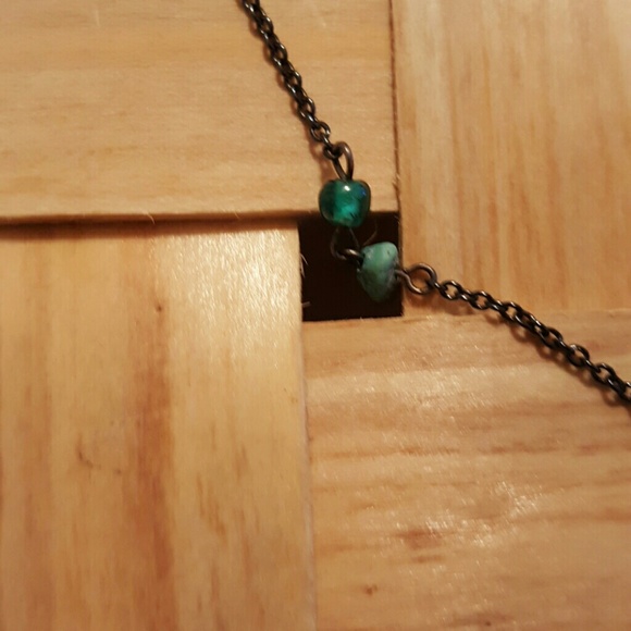 Dainty choker with turquoise and glass bead detail - Picture 5 of 6