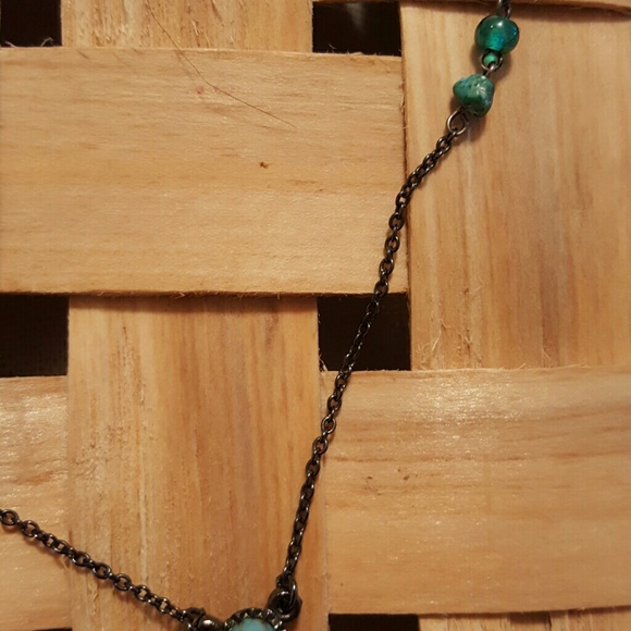 Dainty choker with turquoise and glass bead detail - Picture 6 of 6