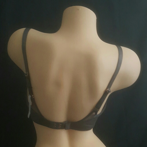 Victoria's secrets FABULOUS BY VS PLUNGE BRA NEW - Picture 3 of 3