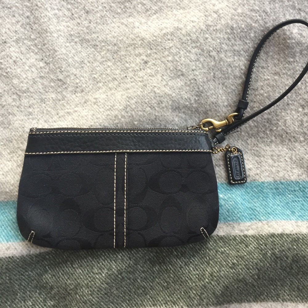 FRIDAY FLASH SALE Coach Wristlet