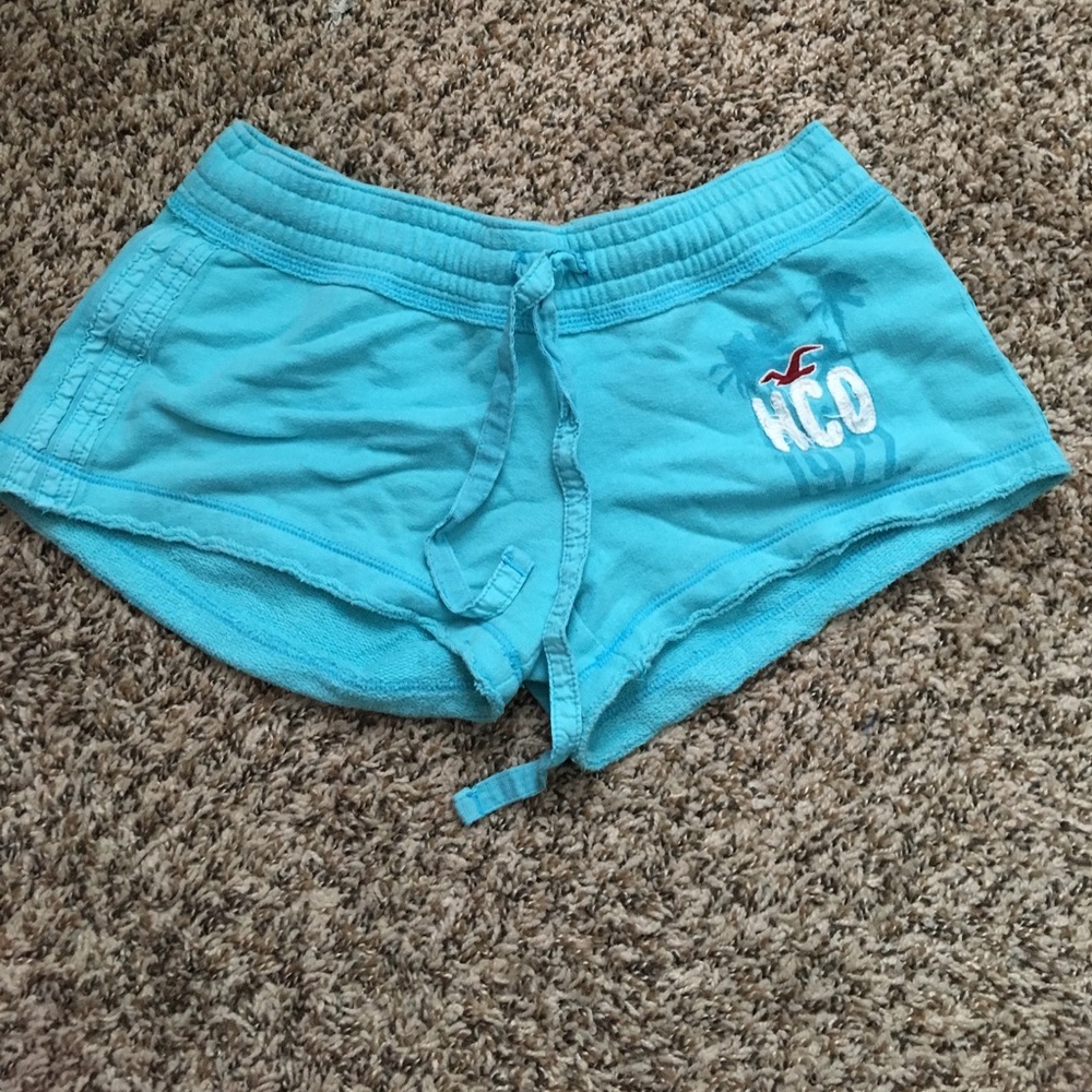 Cute Hollister shorts!