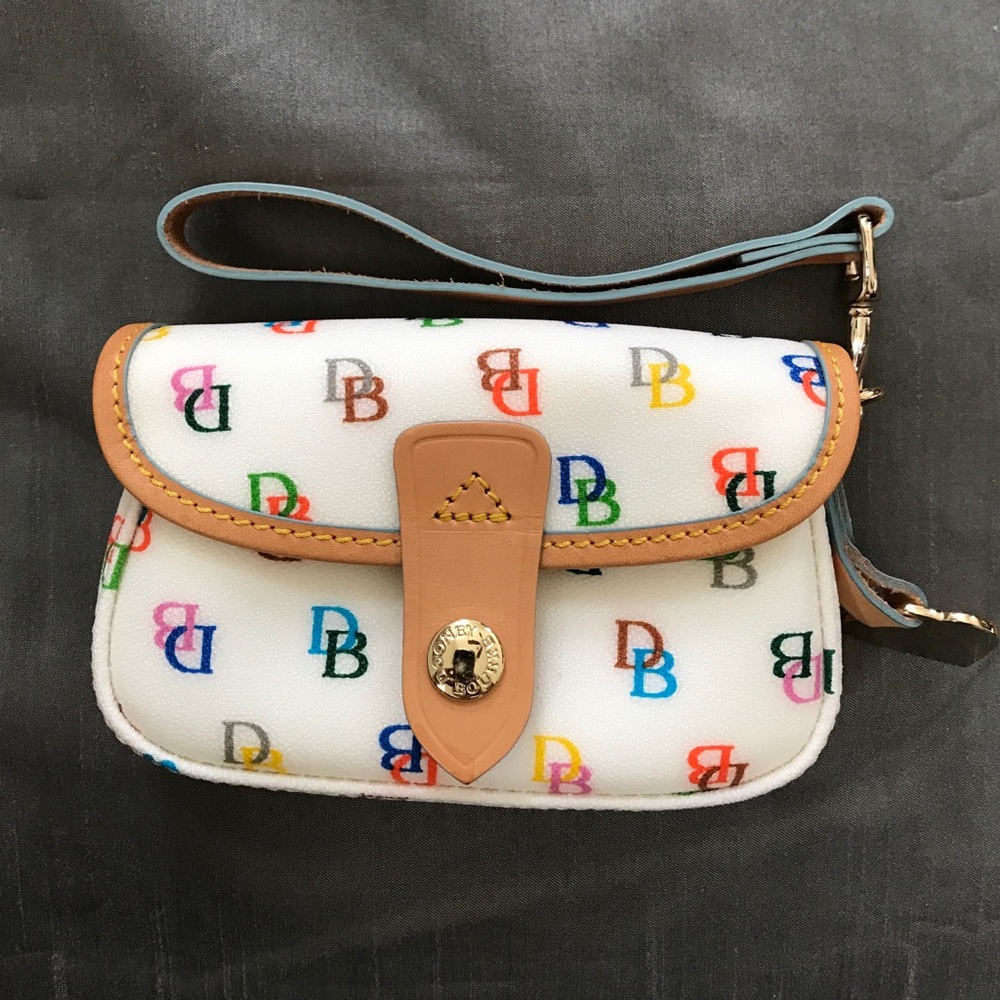 ⭐️⭐️SOLD⭐️⭐️SOLD⭐️⭐️ Dooney & Bourke Wristlet