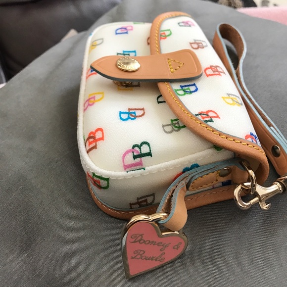 ⭐️⭐️SOLD⭐️⭐️SOLD⭐️⭐️ Dooney & Bourke Wristlet - Picture 2 of 5