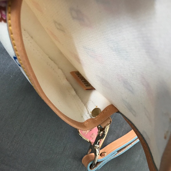 ⭐️⭐️SOLD⭐️⭐️SOLD⭐️⭐️ Dooney & Bourke Wristlet - Picture 4 of 5