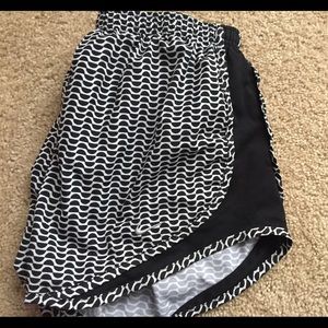 black and white nike running shorts