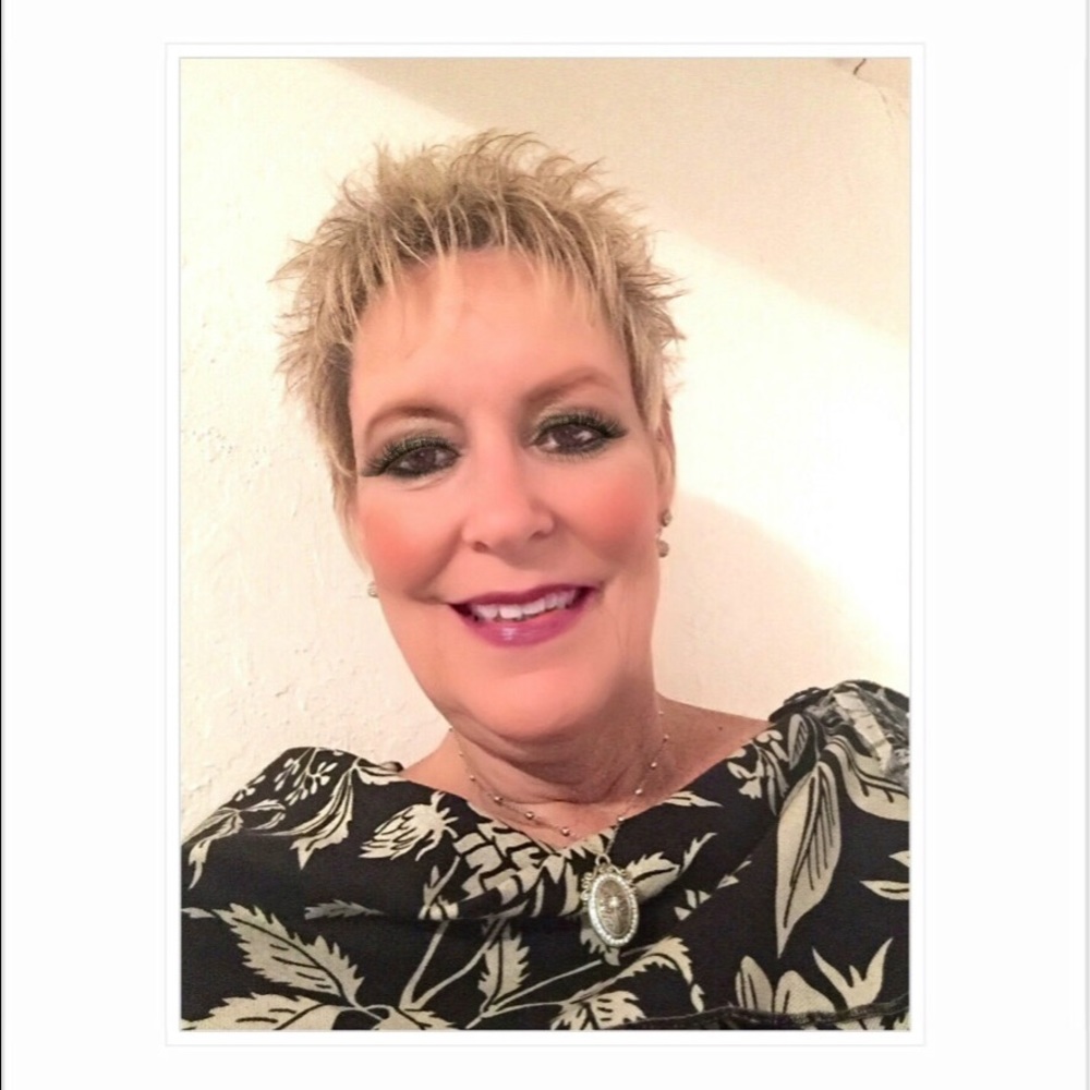 Meet your Posher, Debi