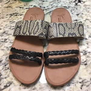 Joie leather sandal. BRAND NEW