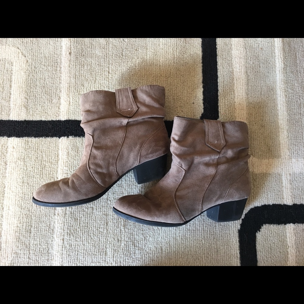 Women's tan booties Sz 6
