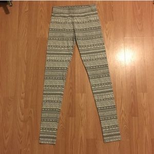 SO CUTE HOLLISTER LEGGINGS