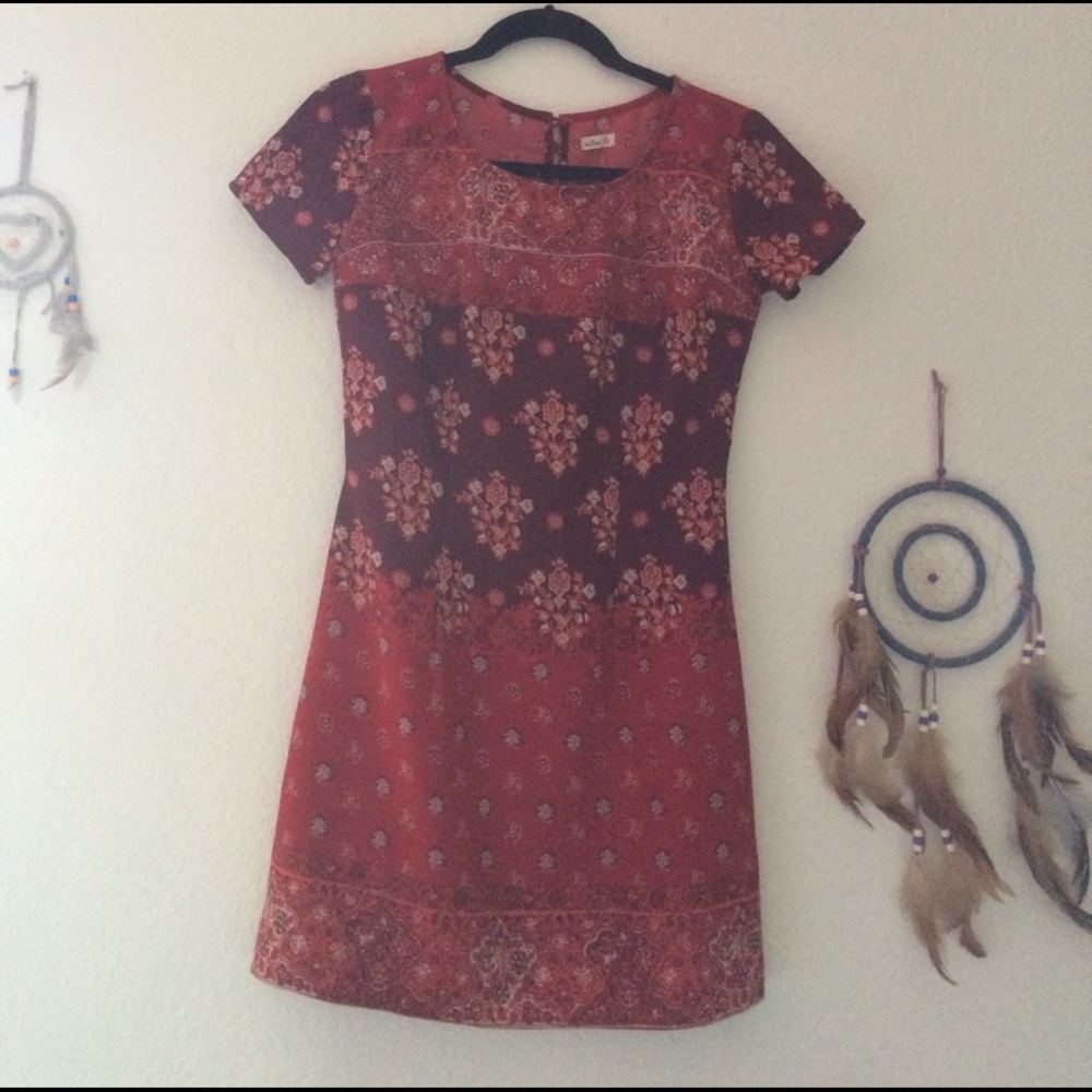 red printed shift dress 🌹