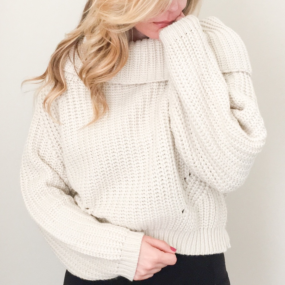 LF Cowl Neck Sweater Sandy Size M/L
