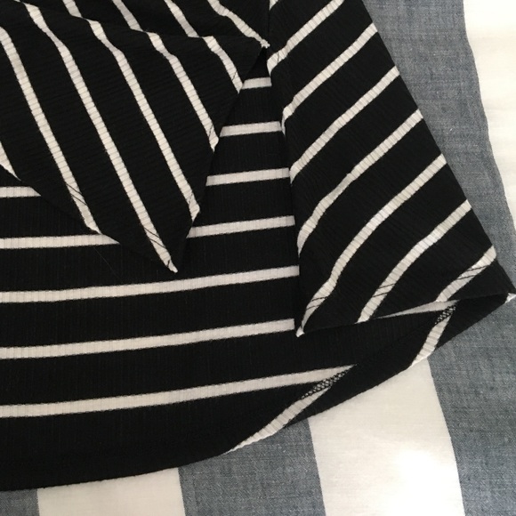 LuLaRoe Tops - LulaRoe Perfect Tee LuLaRoe Tops - LulaRoe Perfect Tee