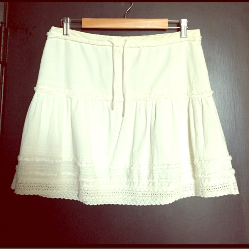 $4 SALE! Abercrombie & Fitch - cotton & lace skirt