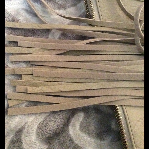 BNWOT - taupe-bone colored super fringe bag - Picture 3 of 3