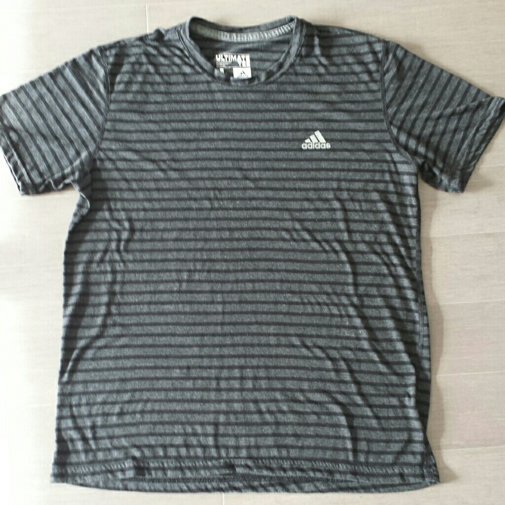 Adidas tshirt so soft. Size large.