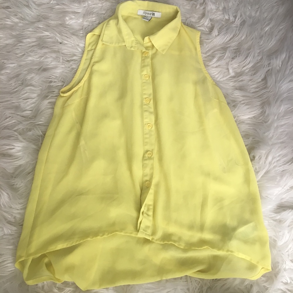 Yellow collar no sleeves size small
