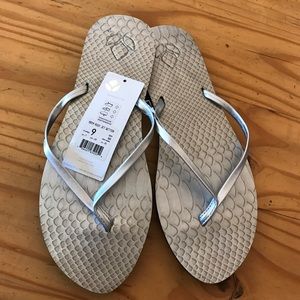 Reef "Jet Setter" silver flip flops