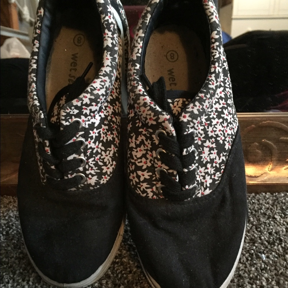 Black & white shoes