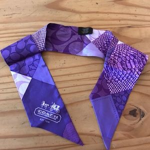 Like new Coach scarf in purple