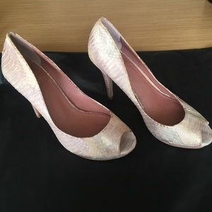 Never worn Vince Camuto heels