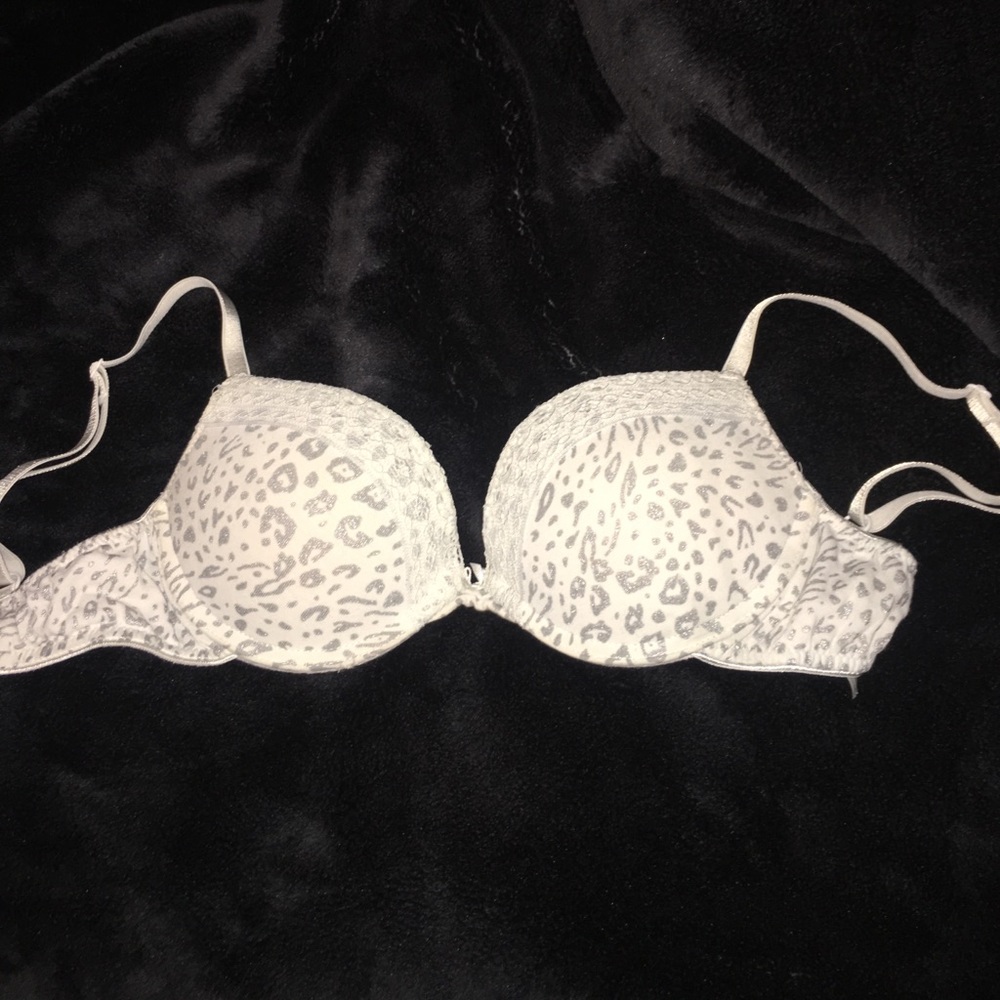 Push up bra adds 2 cup sizes